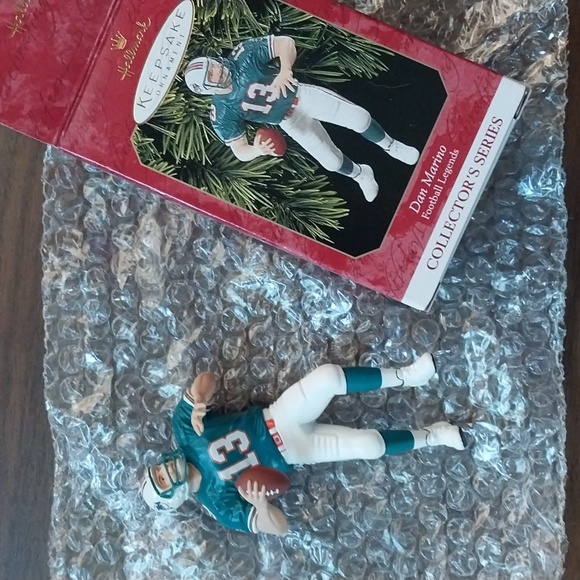 Dan Marino Hallmark Ornament Miami Dolphins - Picture 5 of 5